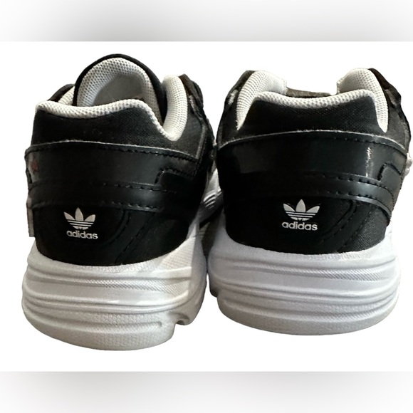 Adidas X Sanrio unisex shoes - Picture 7 of 8